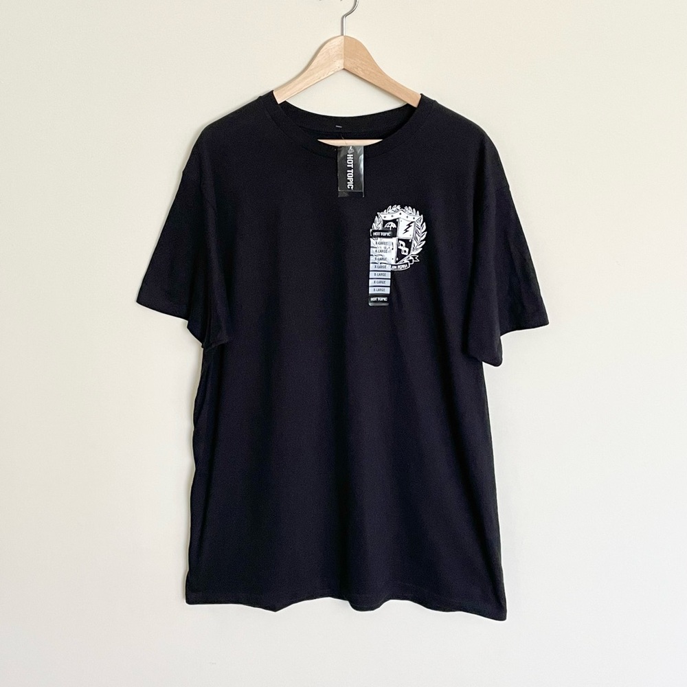NEW Hot Topic Umbrella Academy Double Sided Shield Crest Logo T Shirt Men’s XL